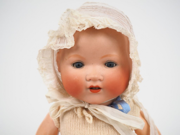 Bébé nouveau-né de fabrication allemande tête porcelaine marqué AM 351