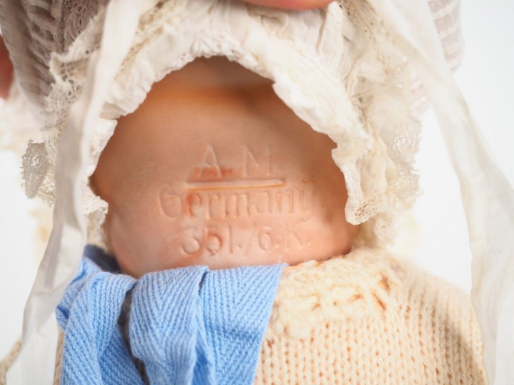 Bébé nouveau-né de fabrication allemande tête porcelaine marqué AM 351