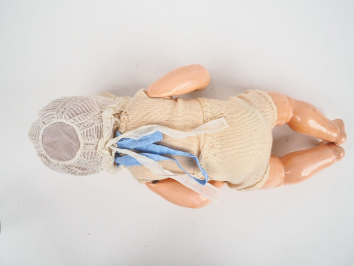 Bébé nouveau-né de fabrication allemande tête porcelaine marqué AM 351