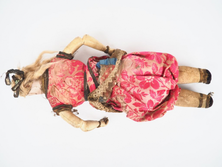 Poupée de fabrication française circa 1880 de marque FG, tête porcelai