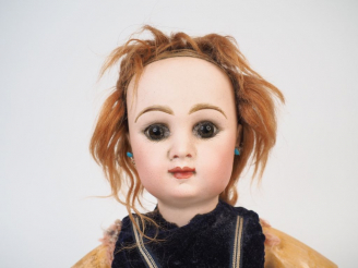 Vente aux enchères Poupée française circa 1890, tête porcelaine de fabrication Paris bébé