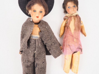 Vente aux enchères Lot de deux poupées en composition (accidents).