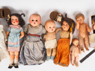 Vente aux enchères Ensemble de poupées et de baigneurs des années 20-30. (état d'usage)