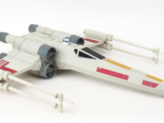 Vente aux enchères HASBRO KENNER, X wing. Dim. 75 x 65 cm