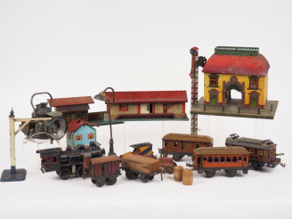 Vente aux enchères Lot de jouets en tôle peinte et lithographiée de différentes marque Al