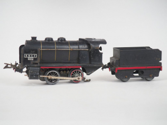 Vente aux enchères HORNBY. Ecartement O. Locomotive 020 avec tender électrique, état moye