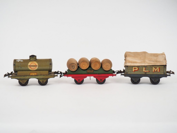 HORNBY. Ecartement O. 3 wagons marchandises