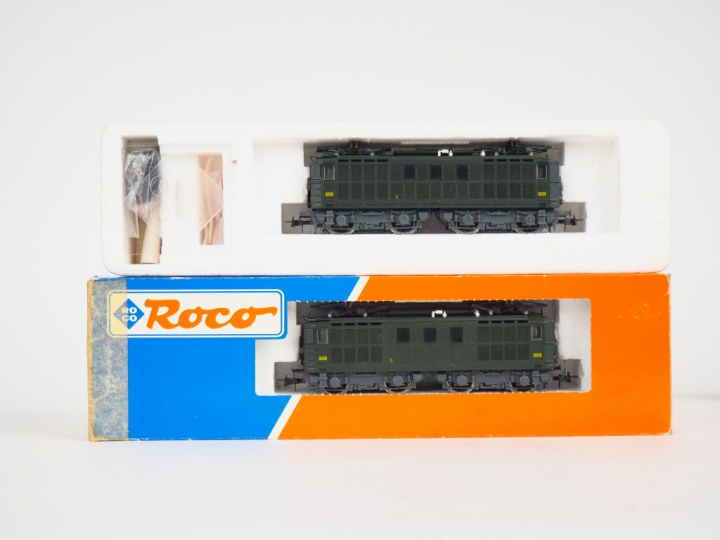 ROCO HO Matériel roulant 2 motrices électriques BB 4600 dans leurs boi