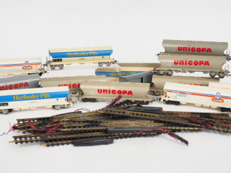Vente aux enchères Lot de wagons de marchandises HO Jouef  12pièces on y joint 8 aiguilla