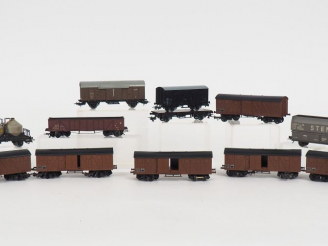 Vente aux enchères Lot de wagons de marchandises HO de différentes marques dont VB, Hornb