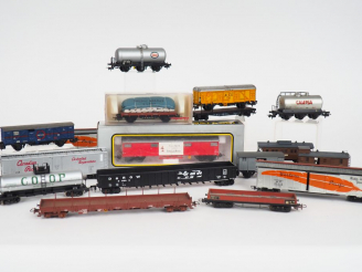 Vente aux enchères Lot de wagons de marchandises de différentes marques dont : Electrotre