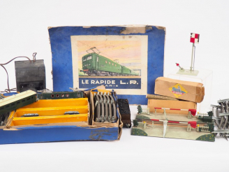 Vente aux enchères Lot de matériel roulant et matériel de réseaux en O, de marque LR. Le 
