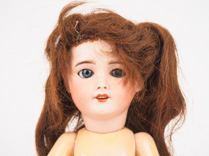 Poupée tête porcelaine SFBJ 301 Paris. Corps BB Jumeau diplôme d'honne