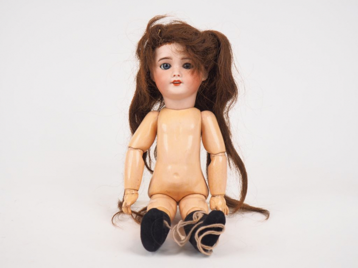 Poupée tête porcelaine SFBJ 301 Paris. Corps BB Jumeau diplôme d'honne