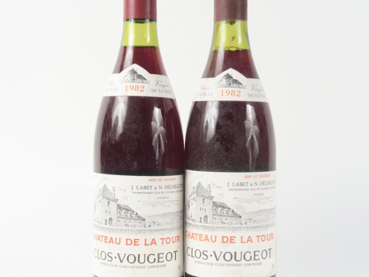 2 BOUTEILLES CLOS VOUGEOT GC CHÂTEAU DE LA TOUR - 1982