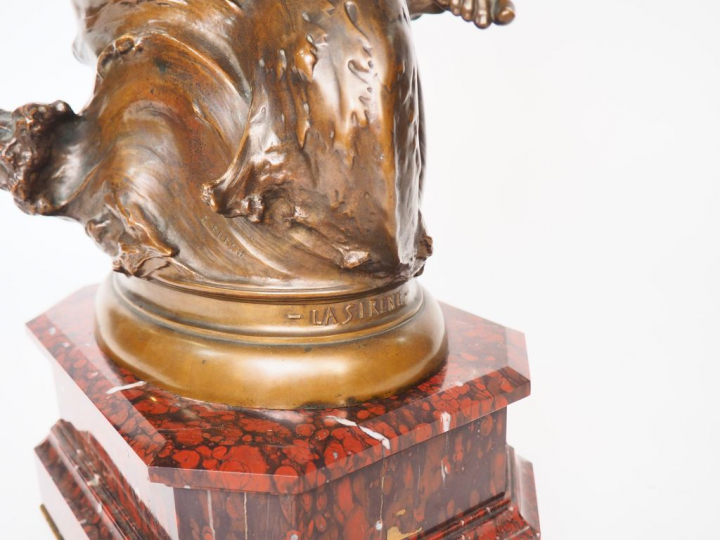 Denis PUECH.  "la sirène".  Sculpture en bronze à patine brune sur un 
