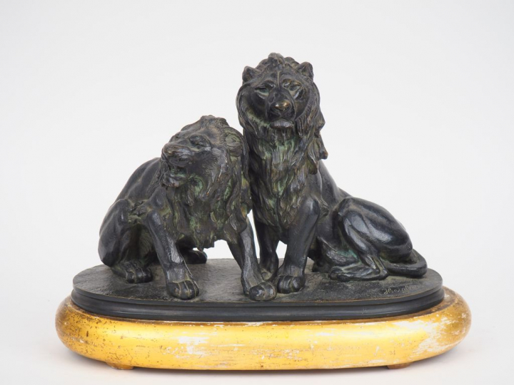 HEIZLER.  "les deux lions". Sculpture en bronze à patine verte. Signée