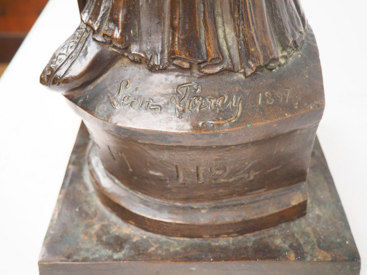 Léon PERREY.  "St Calixte" Grande sculpture en bronze à patine brune. 
