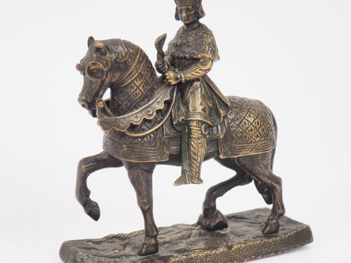Sujet en bronze XIXème "Saint-Louis à cheval". Dim. 14 x 12,5 cm