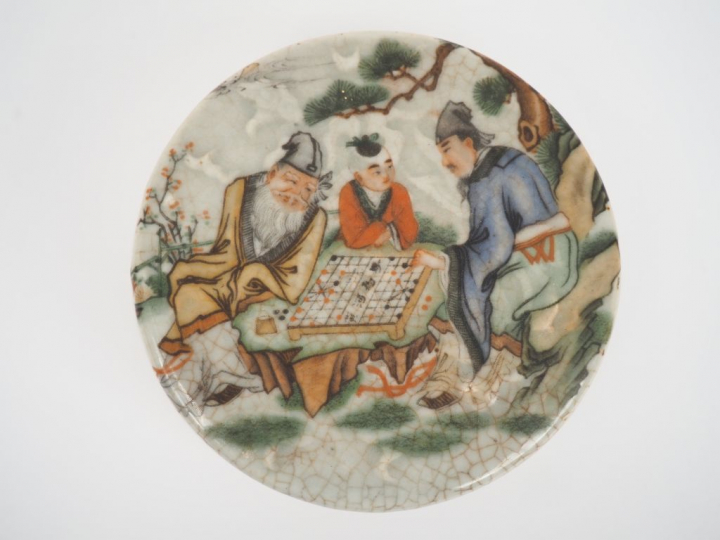 Chine, XXe siècle,  Petite boîte circulaire couverte à décor polychrom