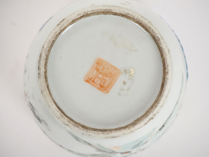 Chine XIXe siècle, Lot comprenant deux porcelaines et émaux polychrome