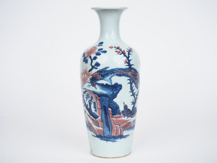Chine XIXe siècle,  Vase balustre à col évasé, en porcelaine émaillée 