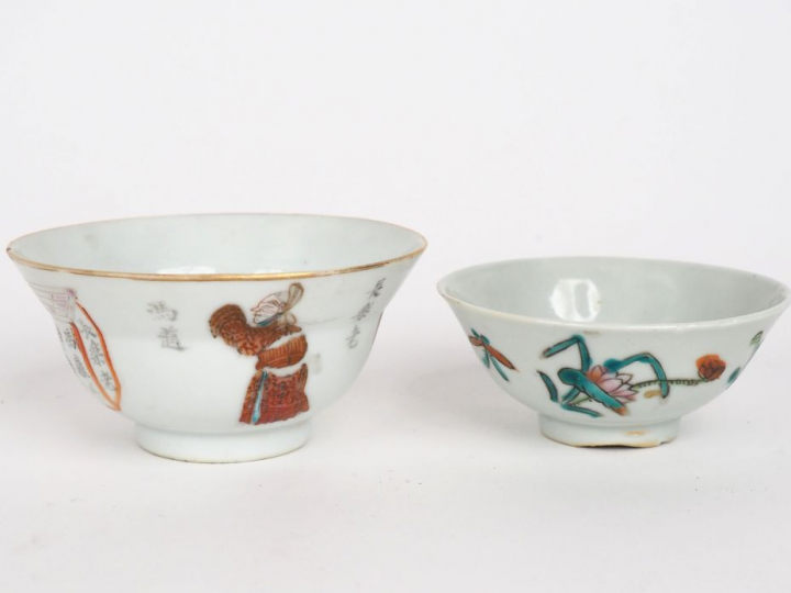 Chine XIXe et Tongzhi (1861-1875) Deux petites coupes sur talon en por