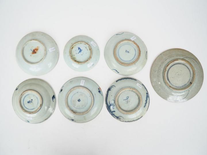 Chine fin XVIIIème - début XIXème. Ensemble de coupes et assiettes en 