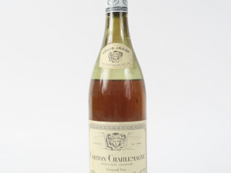Vente aux enchères 1 BOUTEILLE CORTON CHARLEMAGNE LOUIS JADOT - 1970 - 8.5 CM/CAPS AB
