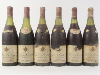 Vente aux enchères 6 BOUTEILLES ALOXE CORTON CAVE DES BATISTINES - 1980 - 1 à 6 CM/BS/EA/
