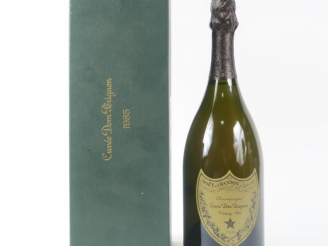 Vente aux enchères 1 BOUTEILLE CHAMPAGNE DOM PERIGNON - 1985 - COFFRET