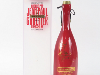 Vente aux enchères 1 BOUTEILLE CHAMPAGNE PIPER HEIDSIECK 'SPECIAL CUVÉE' - COFFRET