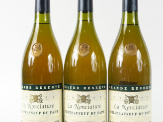Vente aux enchères 3 BOUTEILLES CHÂTEAUNEUF DU PAPE BLANC 'GRANDE RÉSERVE' LA NONCIATURE 