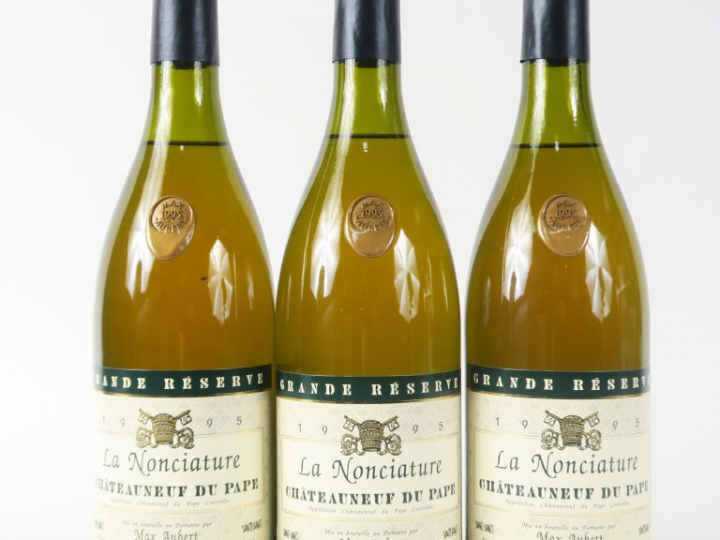 3 BOUTEILLES CHÂTEAUNEUF DU PAPE BLANC 'GRANDE RÉSERVE' LA NONCIATURE 