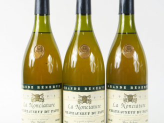 Vente aux enchères 3 BOUTEILLES CHÂTEAUNEUF DU PAPE BLANC 'GRANDE RÉSERVE' LA NONCIATURE 