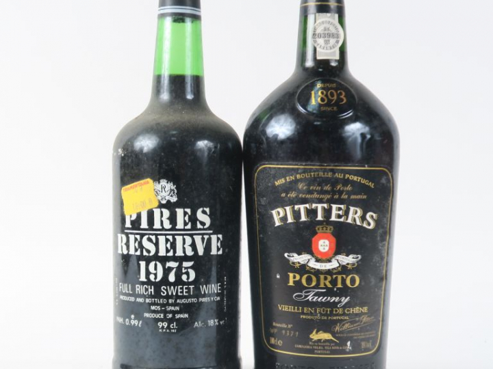 2 BOUTEILLES PORTO (1 L) : 1 PIRES 'RESERVE' 1975 - 1 PITTERS