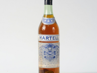 Vente aux enchères 1 VIEILLE BOUTEILLE COGNAC MARTELL *** - CAPS ETAIN/PAPIER DE SOIE AB