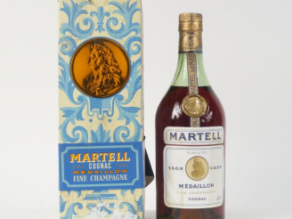 Vente aux enchères 1 VIEILLE BOUTEILLE COGNAC MARTELL 'MEDAILLON' V.S.O.P. - COFFRET/PAPI