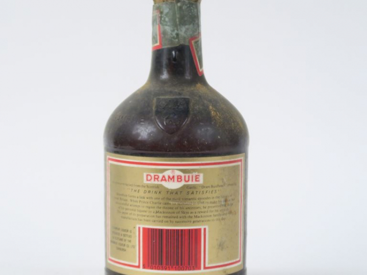 1 VIEILLE BOUTEILLE LIQUEUR DRAMBUIE 45°
