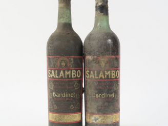 Vente aux enchères 2 VIEILLES BOUTEILLES SALAMBO BARDINET - BS/CAPS ETAIN