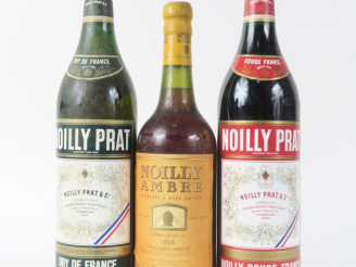 Vente aux enchères 3 BOUTEILLES NOILLY PRAT : 1 DRY DE France -1 ROUGE DE France - 1 AMBR