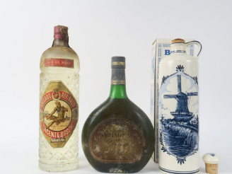 Vente aux enchères 3 BOUTEILLES : 1 LIQUEUR BOLS COFFRET - 1 ANISADO VICENTE BOSCH BS - 1