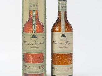 Vente aux enchères 1 BOUTEILLE MANDARINE IMPERIALE 40° - COFFRET