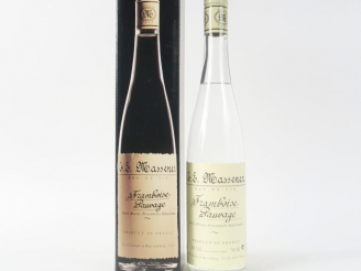 Vente aux enchères 1 BOUTEILLE EAU DE VIE FRAMBOISE SAUVAGE MASSENEZ - COFFRET