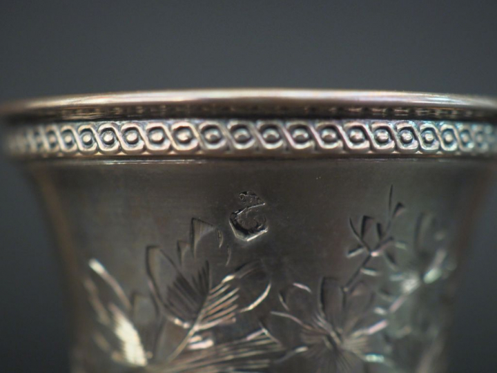 Ensemble comprenant :  - un coquetier de style Louis XVI en argent 925