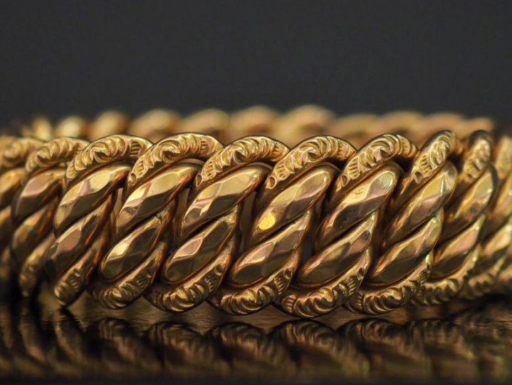 Bracelet manchette en or jaune 750, maille américaine. Larg. 2 cm Long
