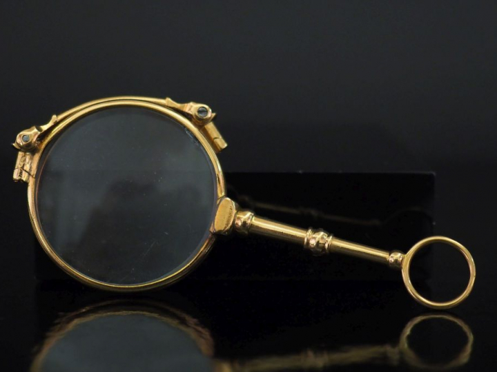 Paire de binocles en or jaune 750.  H. 8 cm Poids tel. 20,45 g  (égren