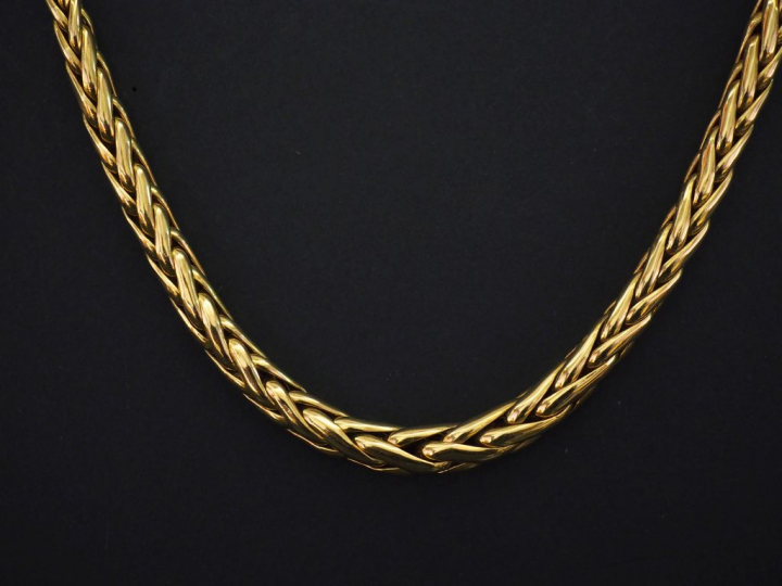 Collier souple en or jaune 750, maille palmier en chute.  Long. 42,5 c