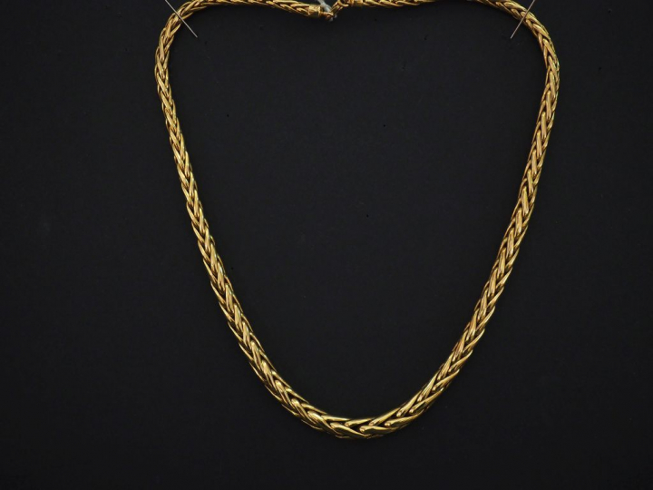 Collier souple en or jaune 750, maille palmier en chute.  Long. 42,5 c