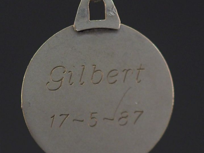 Médaille religieuse en or blanc 750, figurant Saint Christophe portant